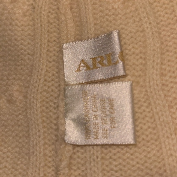 Women’s Ivory Arlotta Cashmere Beanie - Picture 3 of 4